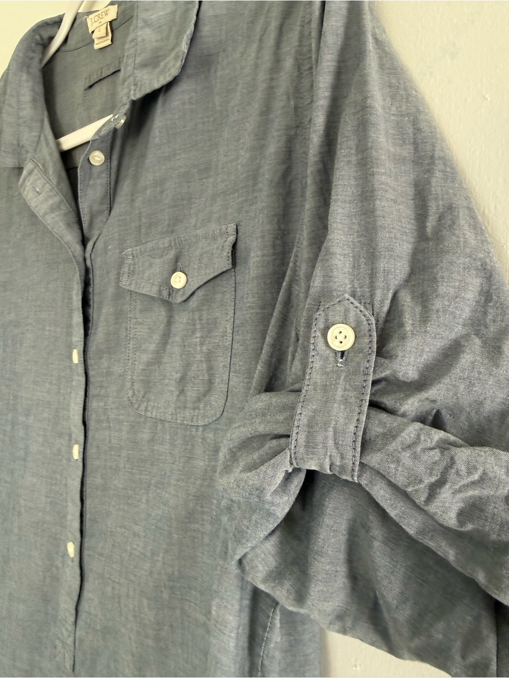 J.Crew Women’s L Blue Chambray Popover Shirt Roll Tab Sleeve - Picture 2 of 6